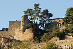 Photo image galerie, paysage villages : Menerbes Luberon Provence. Ménerbes, village riche de son passé historique